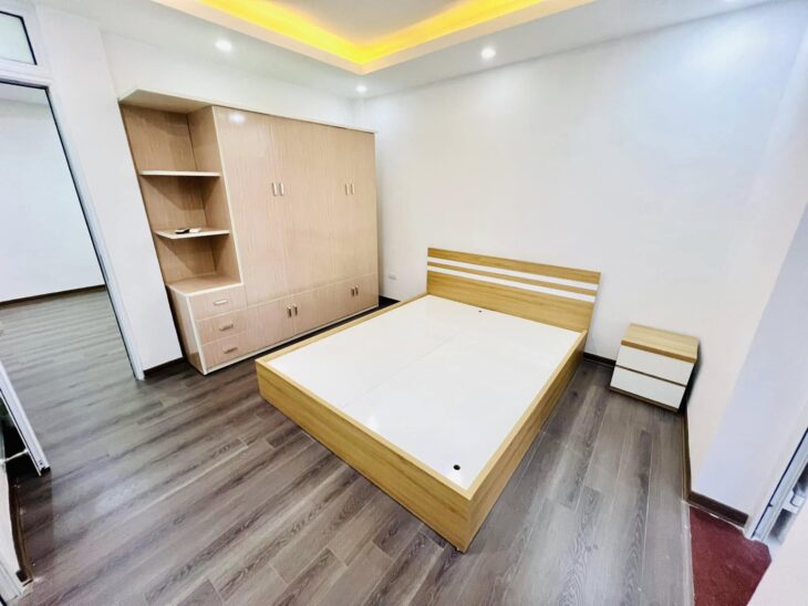 Tôi cần bán nhà tập thể tầng 3 phố Thanh Nhàn, 120m2, 3pn, đủ nội thất