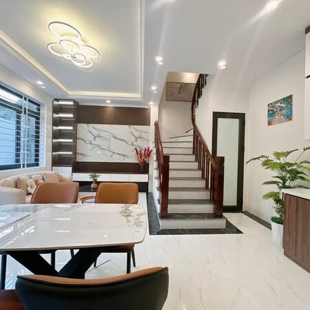 BÁN NHÀ ĐẸP VIỆT HƯNG- LONG BIỂN. DIỆN TÍNH 45M, 5 TẦNG, MẶT TIỀN RỘNG. 2 THOÁNG. ĐẦY ĐỦ NỘI THẤT,