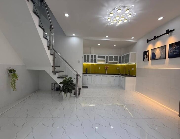 BÁN NHÀ 3 TẦNG, 27M2, NGAY Q.8 – cách hẻm ô tô mấy bước chân – GIÁ 3.2 TỶ – SỔ HỒNG CHÍNH CHỦ