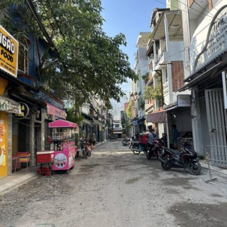 Nhà Đường Cách Mạng Tháng 8 Phường 5 Quận Tân Bình.