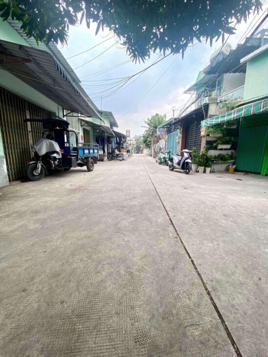 NHÀ 2 TẦNG TÂN THỚI HIỆP 20 – HẺM XE TẢI QUAY ĐẦU GẦN BỆNH VIỆN QUẬN 12 – XE HƠI NGỦ TRONG NHÀ.
