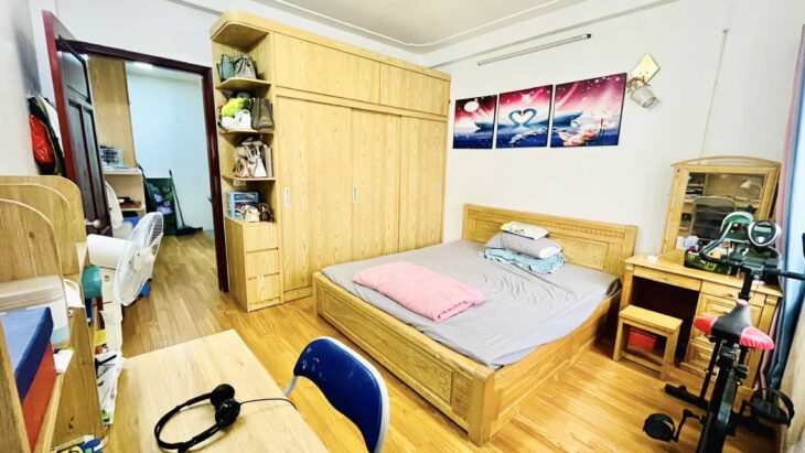 Bất ngờ ! Chính chủ tiếp tục bán căn nhà Ngọc Thuỵ, ba gác đỗ cửa, 32m2, 5.4 tỷ