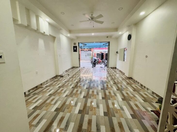 Bán nhà Mặt tiền Quận Tân Phú, ngay Chợ Cây Keo – Đường 10m, 4,8mx11m – 3 tầng – 7,9 tỷ