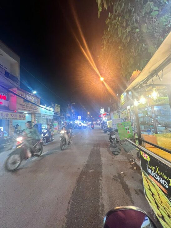 BÁN NHÀ VỊ TRÍ MẶT TIỀN KD_ 68M2_NGANG 4M_ KHÔNG QUY HOẠCH_SHR_4ty7