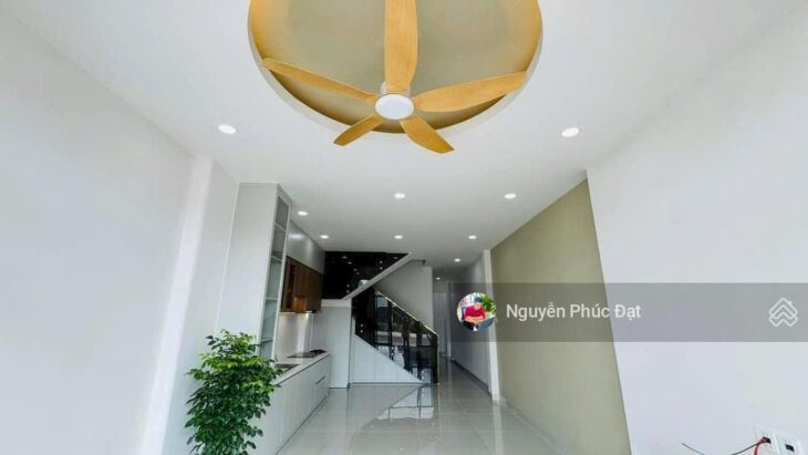 VCN Phước Long 2 nhà mới còn thơm mùi sơn giá 4 tỷ 950