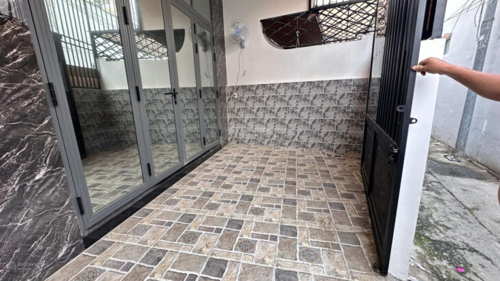 Cần bán nhà đẹp mới 100% hẻm Bắc Sơn, đầy đủ nội thất, dọn đến ở liền, đi bộ ra bãi tắm. Hiếm có