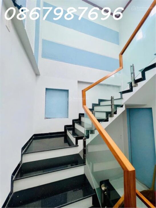 Bán Nhà 2.5 Tầng Tặng 2 Phòng Trọ, Cách Biển Chỉ 900m, Giá 2.7 Tỷ NHA TRANG