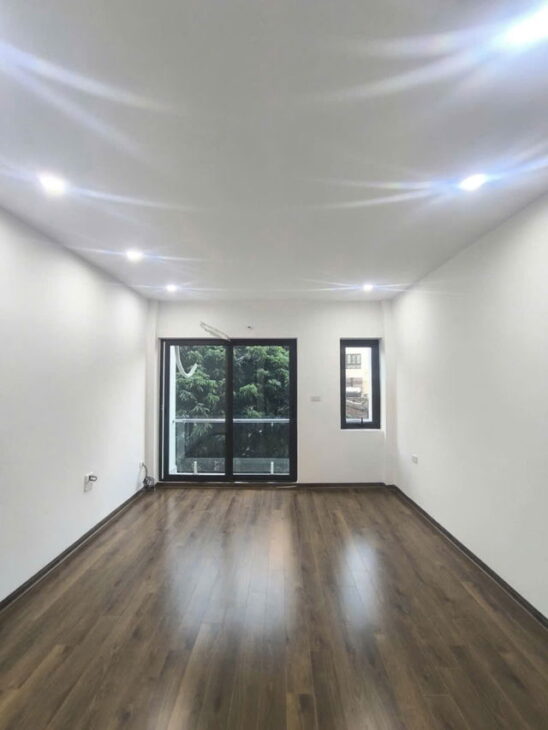 BÁN NHÀ 5 TẦNG, BÁT KHỐI LONG BIÊN, Ô TÔ NHỎ ĐỖ CỬA, 32M2,MT 3.7M,5.9 TỶ.