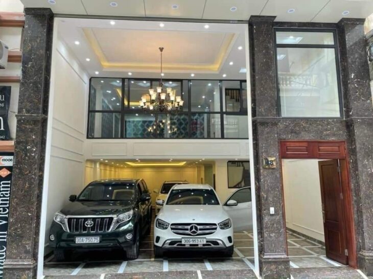 Bán Tòa Văn phòng Hoàng Quốc Việt gara 2 ô tô, thang máy, KD VP, SPA 100m nhỉnh 33 tỷ
