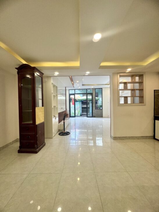 ► Nhà Kiệt nhựa 4m, Hùng Vương, 68m2, ngang 5.5m, 2.5 tầng cứng đẹp, 3PN, sân thượng chill, ở ngay,