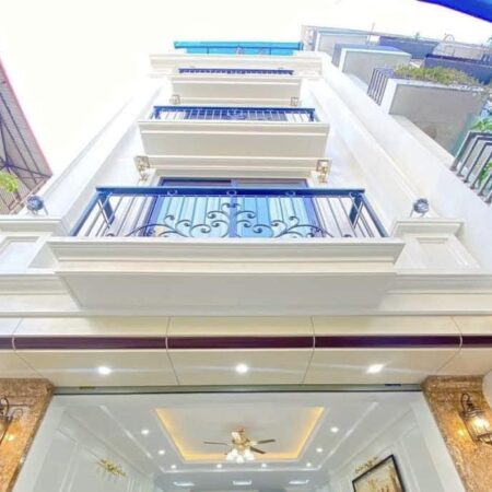 Ngay dưới chân ĐẠI HỌC Y HÀ NỘI, Nhà 6T, Sẵn nội thất, Ngõ 3 gác, DTSD 35m2, chỉ 7 tỷ