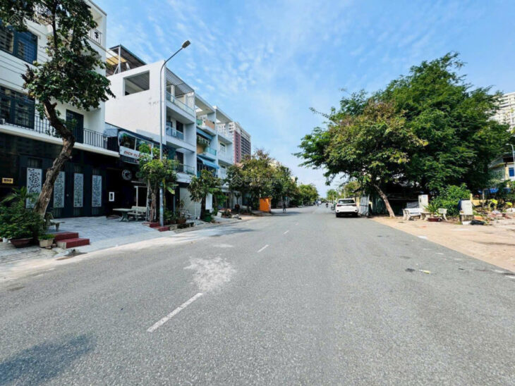 Bán nhà phố (5x18m) 4 tầng đường 20m sát cv bờ sông, Phường Phú Mỹ, Quận 7. Giá chỉ 13 tỷ8