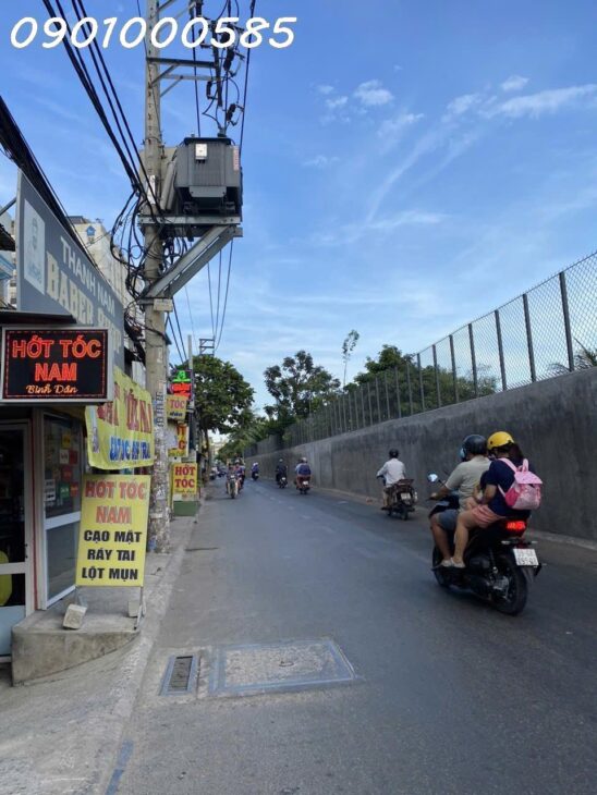 NHÀ MỚI ĐẸP, GẦN ĐƯỜNG XE HƠI. 2 tầng, 28m2, 2PN, Thạnh Lộc 27, Q.12 – 2 tỷ 450 triệu.