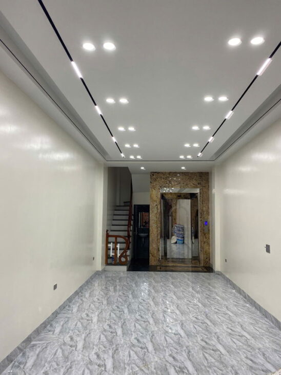 BÁN NHÀ MỚI 6 TẦNG THANG MÁY PHỐ NGUYỄN VĂN CỪ 45M2,MT 3.6M, 9.8 TỶ.