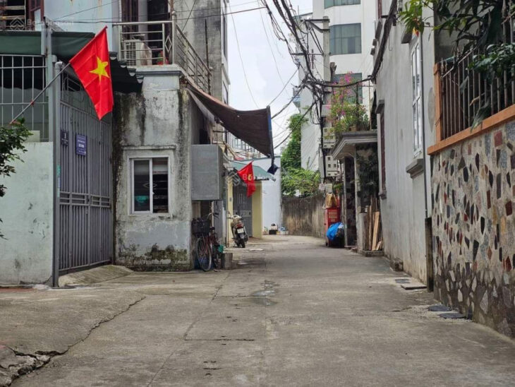 Đất phú thượng. Sát vách trường cấp 1 phú thượng, đường ô tô bãi ô tô cách nhà 20m. DT40m2 thoáng