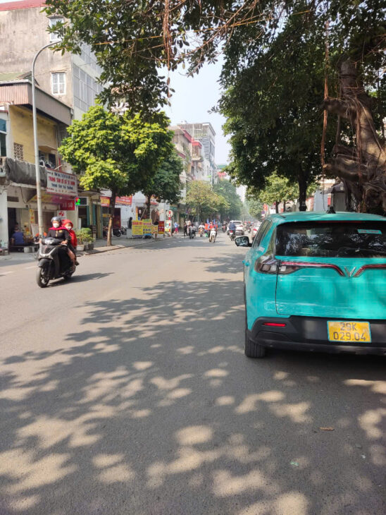 BÁN PHỐ BÀ TRIỆU .DT 55m2 . Giá 11x Tỷ.Căn cách mặt phố 2 nhà, truóc nhà 3 ô tô tránh, ngõ thông.