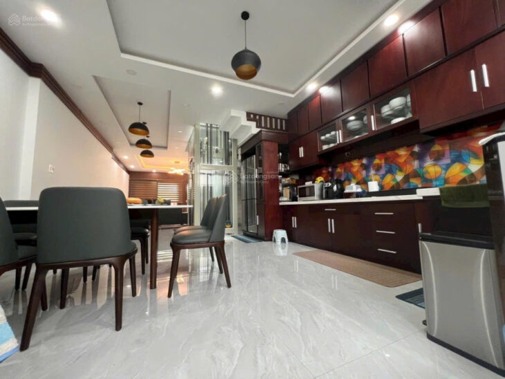 Nhà 4 tầng – có thang máy nội thất cao cấp dành cho gia đình có người lớn tuổi – KĐT Mỹ Gia 5