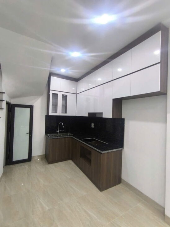 BÁN NHÀ 5 TẦNG, BÁT KHỐI LONG BIÊN, Ô TÔ NHỎ ĐỖ CỬA, 32M2,MT 3.7M,5.9 TỶ.