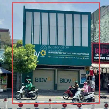 Cần bán gấp nhà mặt tiền đường Nguyễn Sơn, Tân Phú. Diện tích 9x19m, xây dựng 4 tầng kiên cố. Hiện