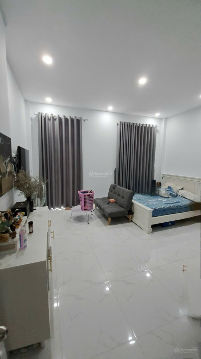 Bán nhà phố (5x18m) 4 tầng đường 20m sát cv bờ sông, Phường Phú Mỹ, Quận 7. Giá chỉ 13 tỷ8