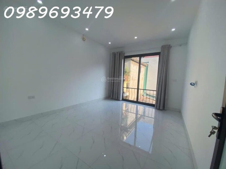 Chính chủ bán nhà riêng phố Huỳnh Thúc Kháng, Đống Đa, vài bước ra phố, nhà mới, 45m2 giá 8,9 tỷ