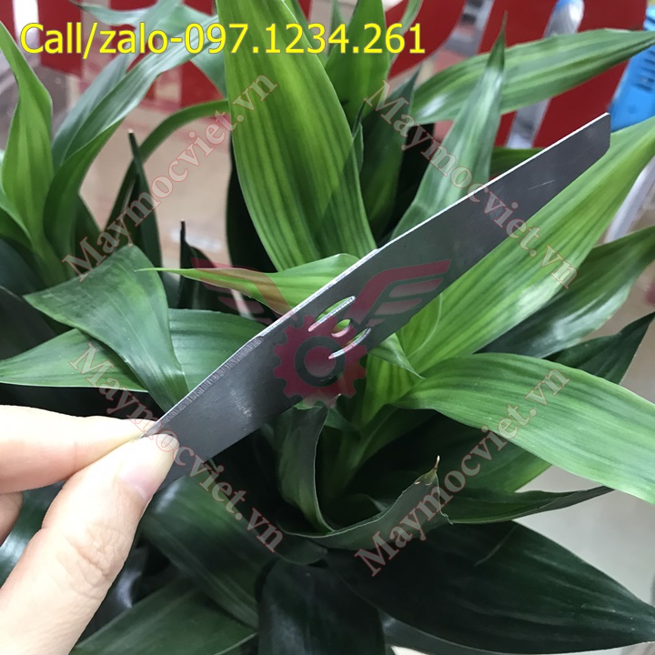 Lưỡi máy cắt cỏ chạy pin Vinmax