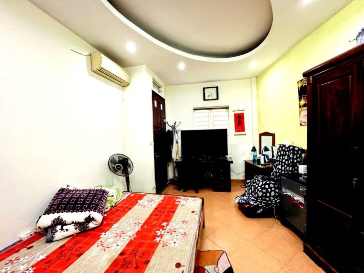 Gấp bán nhà Nguyễn Ngọc Vũ, Cầu Giấy diện tích 42m2, mặt tiền 4.5m, ngõ to gần phố.