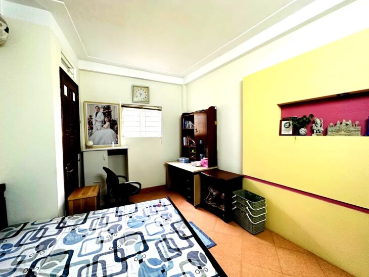 Gấp bán nhà Nguyễn Ngọc Vũ, Cầu Giấy diện tích 42m2, mặt tiền 4.5m, ngõ to gần phố.