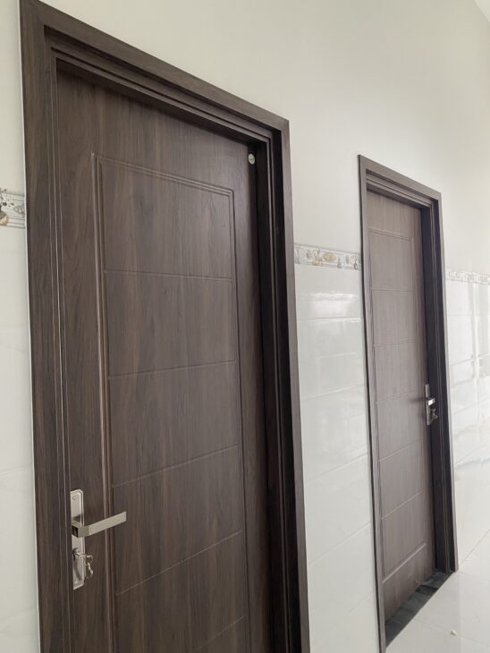 cửa chính-cửa thông phòng-cửa nhà vệ sinh