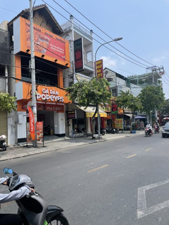 Bán nhà mặt tiền 30x55m giá 200 tỷ Đường Nguyễn Ảnh Thủ