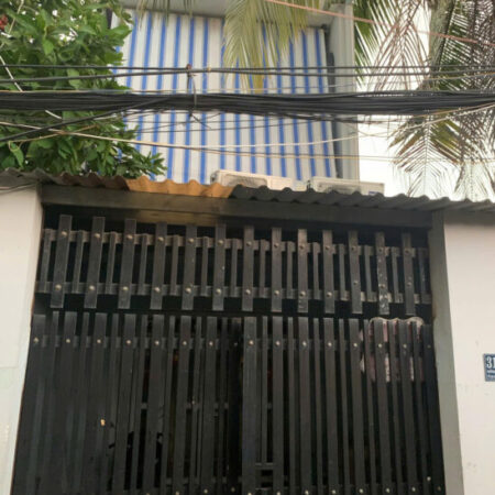 Nhà chính chủ, vừa sửa sang đẹp đẽ nhưng chuẩn bị đi Mỹ định cư nên cần bán