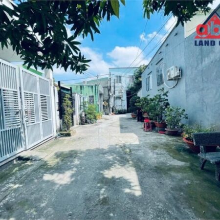 NP1046 bán gấp nhà chuyển công tác. xóm nhỏ an ninh, thuận lợi giao thông gần KCN