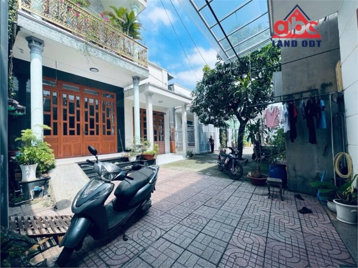 NP1046 bán gấp nhà chuyển công tác. xóm nhỏ an ninh, thuận lợi giao thông gần KCN