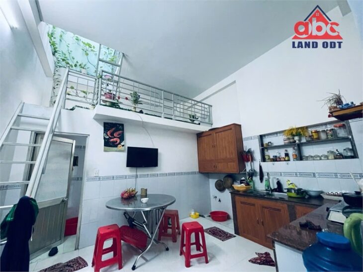 NP1046 bán gấp nhà chuyển công tác. xóm nhỏ an ninh, thuận lợi giao thông gần KCN