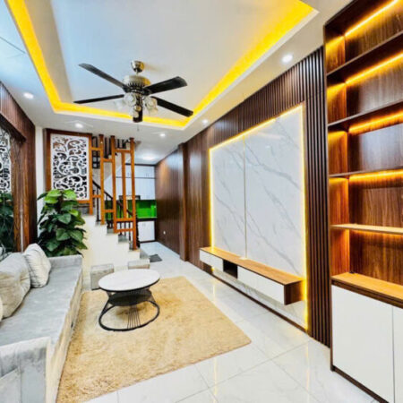 BÀN NHÀ NGỌC THỤY -LONG BIÊN -NGÕ NÔNG Ô TÔ ĐỖ , FULL NỘI THẤT DT 44M X 5 TẦNG GIÁ NHỈNH 6 TỶ TL