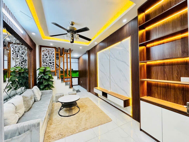 BÀN NHÀ NGỌC THỤY -LONG BIÊN -NGÕ NÔNG Ô TÔ ĐỖ , FULL NỘI THẤT DT 44M X 5 TẦNG GIÁ NHỈNH 6 TỶ TL