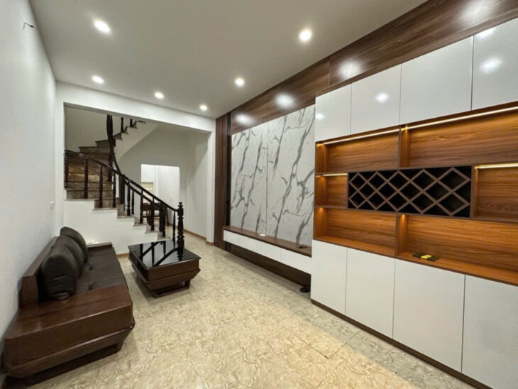 HIẾM – CHỈ NHỈNH 5 TỶ CÓ NGAY NHÀ ĐẸP – NGỌC THUỴ – LONG BIÊN – 40M x 5 TẦNG VỊ TRÍ ĐẸP – NGÕ TO