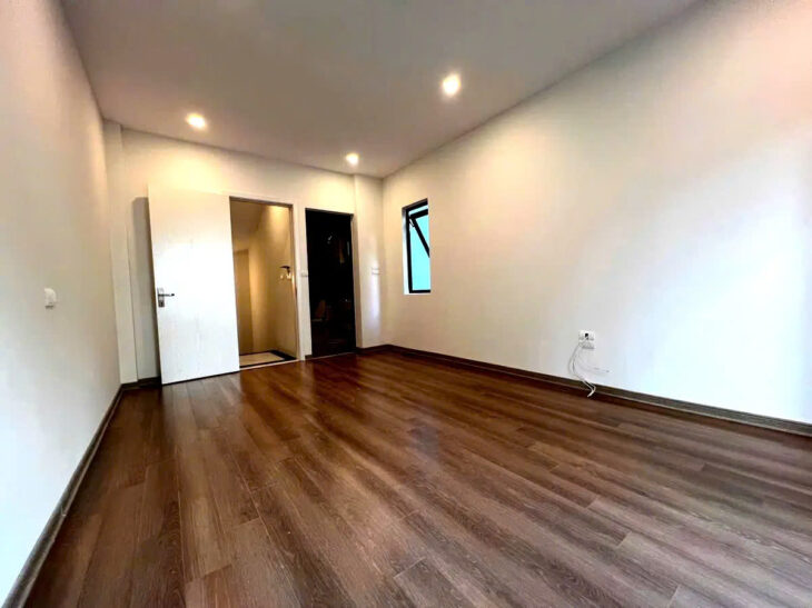 NHÀ MỚI- Ở LUÔN PHỐ NGỌC THỤY-LONG BIÊN, 5 TẦNG, 36M2,6.15 TỶ.