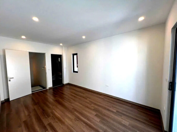 NHÀ MỚI- Ở LUÔN PHỐ NGỌC THỤY-LONG BIÊN, 5 TẦNG, 36M2,6.15 TỶ.