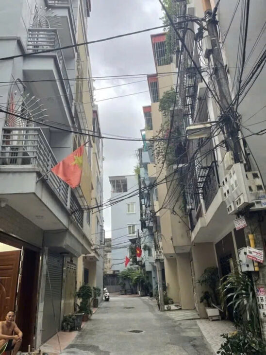 NHÀ ĐẸP- Ở LUÔN- NGOC THÔNG Ô TÔ, 38M2,5 TẦNG, 7.8 TỶ.LONG BIÊN.