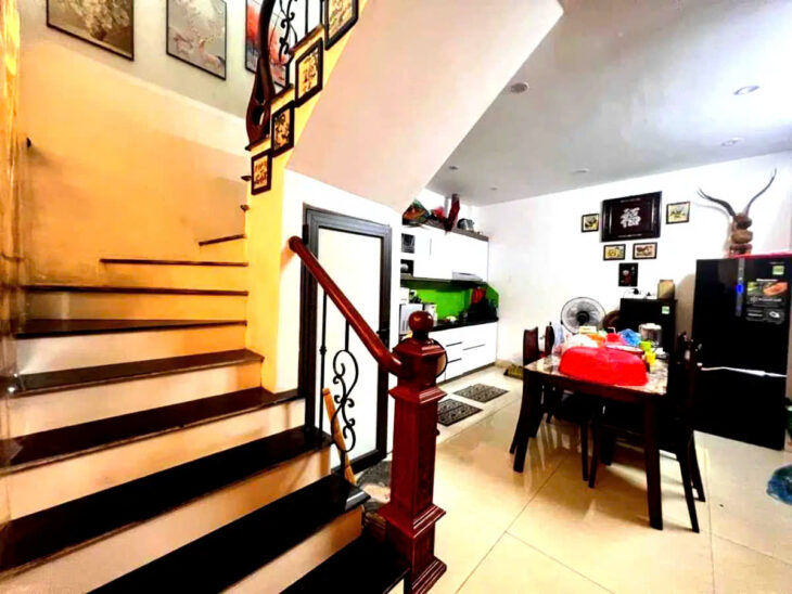 BÁN NHÀ RIÊNG PHỐ NGỌC THỤY- LONG BIÊN, 45M2,5 TẦNG,MT4M, 6.9 TỶ.