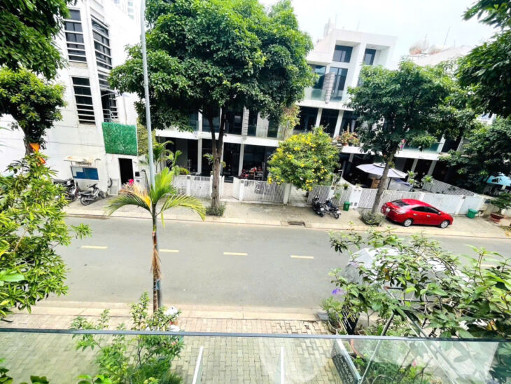 TIN ĐƯỢC KHÔNG, Nhà Gấp Bán, P lô Cao Cấp, Xe Hơi Trong Nhà, Ngang 5.2m2, Q2, chỉ 7ty hơn.