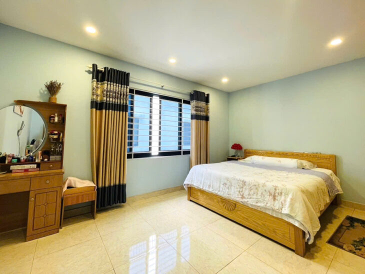 TIN ĐƯỢC KHÔNG, Nhà Gấp Bán, P lô Cao Cấp, Xe Hơi Trong Nhà, Ngang 5.2m2, Q2, chỉ 7ty hơn.