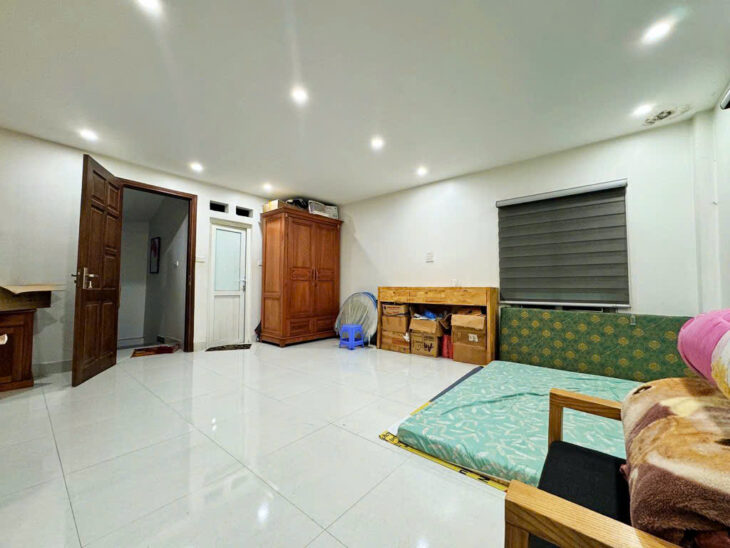 THẠCH BÀN LONG BIÊN. NHÀ DÂN XÂY 45 M², 4 TẦNG, MT 4,5 M, 6 T.Ỷ (TL). NGÕ Ô TÔ THÔNG – HÀNG XÓM