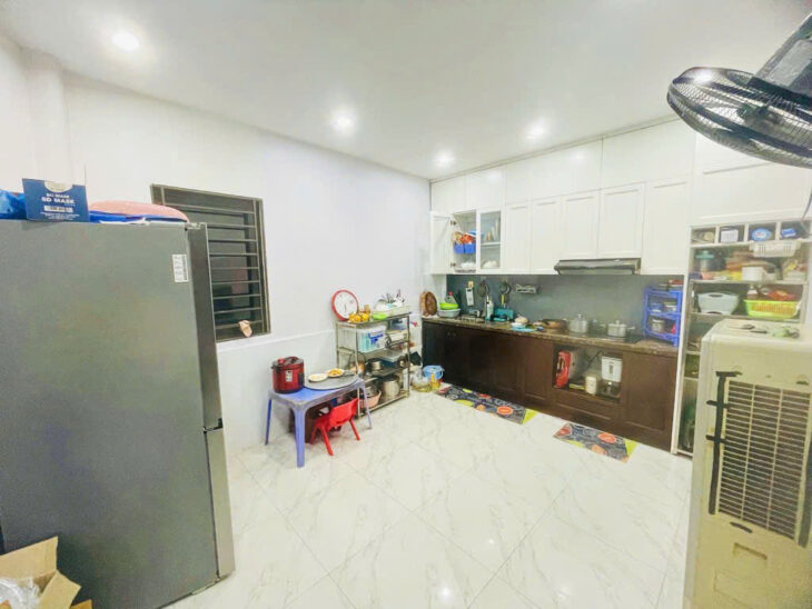 THẠCH BÀN LONG BIÊN. NHÀ DÂN XÂY 45 M², 4 TẦNG, MT 4,5 M, 6 T.Ỷ (TL). NGÕ Ô TÔ THÔNG – HÀNG XÓM