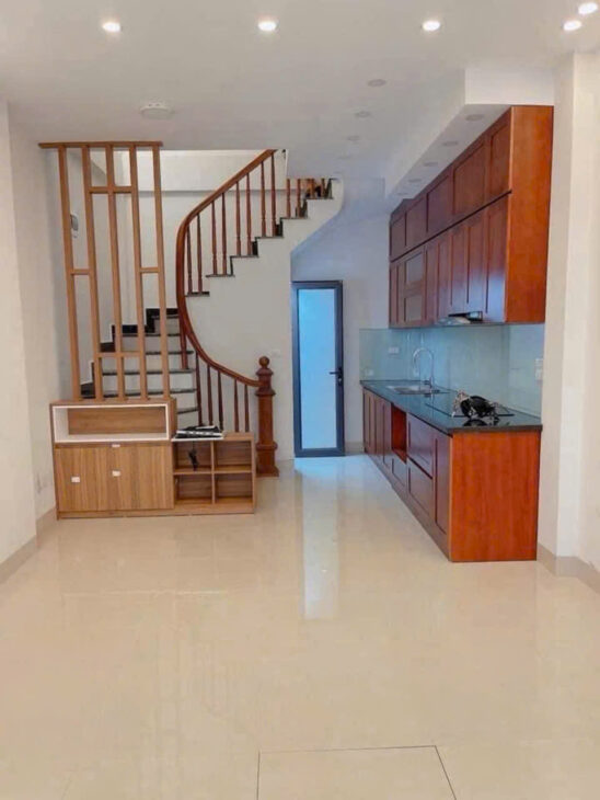 HƠN 7 TỶ CÓ NGAY NHÀ ĐẸP – NGỌC THUỴ – LONG BIÊN – 48M x 5 TÂNG LÔ GÓC – MẶT NGÕ – NGÕ THÔNG – Ô