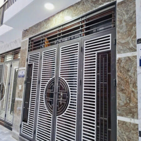 Nhà mới Thạch bàn-30m2-5 tầng 4 pn mt 3,3m- giá chỉ hơn 5 tỷ