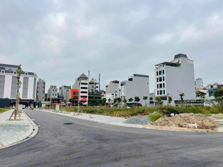 BÁN ĐẤT ĐẤU GIÁ X7 UY NỖ ĐÔNG ANH