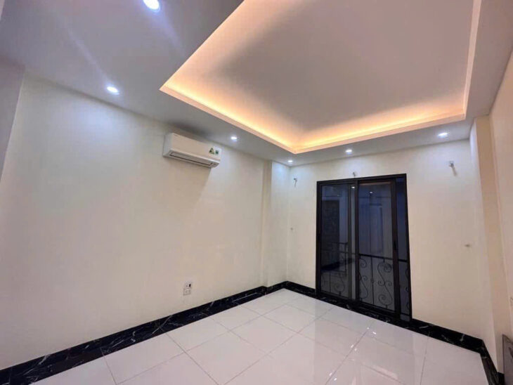 Đỉnh nhất Ngọc Thụy, diện tích 40m2, 4 m mặt tiền, ô tô, trung tâm quận, ngõ nông, giá 5,7ty