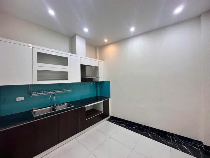 Đỉnh nhất Ngọc Thụy, diện tích 40m2, 4 m mặt tiền, ô tô, trung tâm quận, ngõ nông, giá 5,7ty